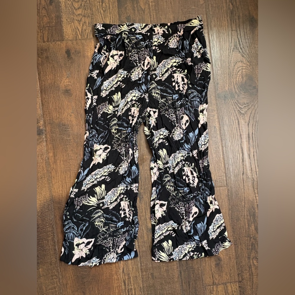 BP Floral Patterned Wide-Leg Pants